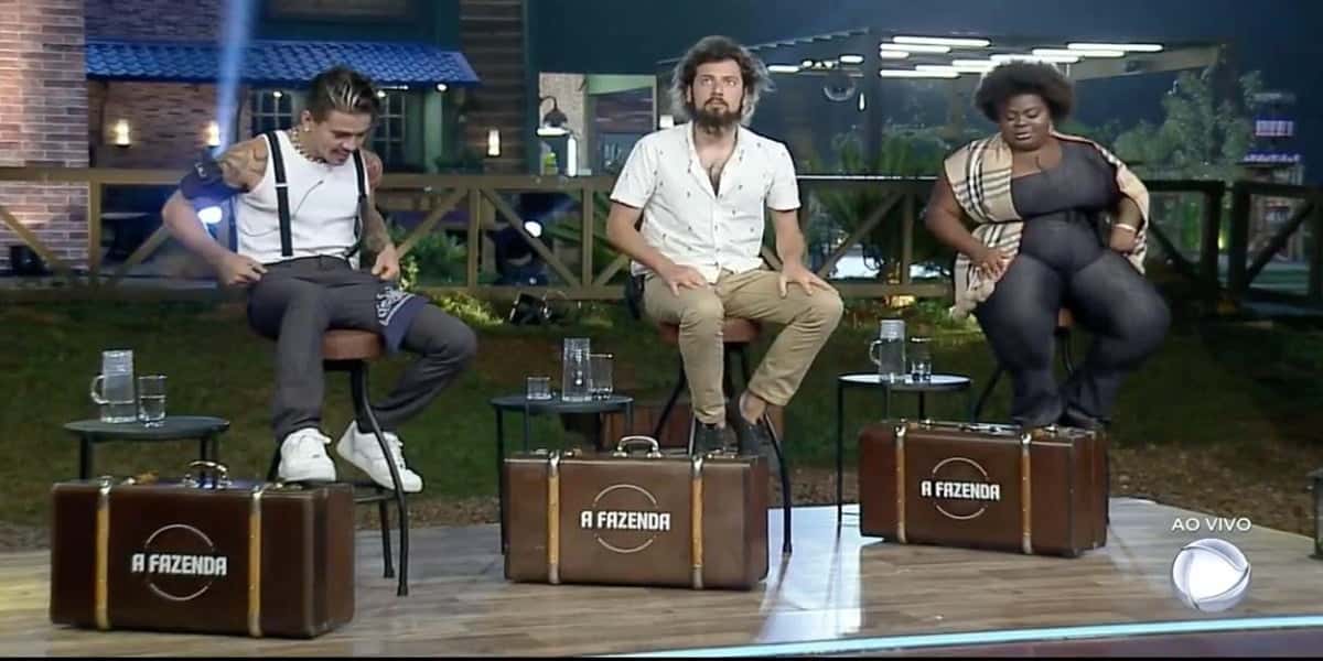 Eliminação de c Cartolouco de A Fazenda 12 emociona peões (Foto: Reprodução)