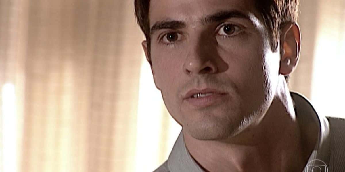 Edu descobrirá leucemia da esposa em Laços de Família (Reynaldo Gianecchini) passará por grave acidente em Laços de Família (Foto: Reprodução/Globo)