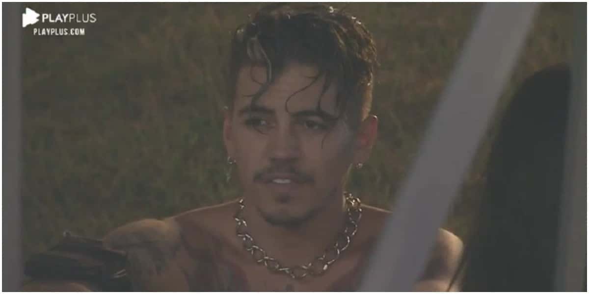 Biel voltou a atacar Jojo Todynho em A Fazenda 12 durante conversa com Mirella (Foto: Reprodução/ PlayPlus)