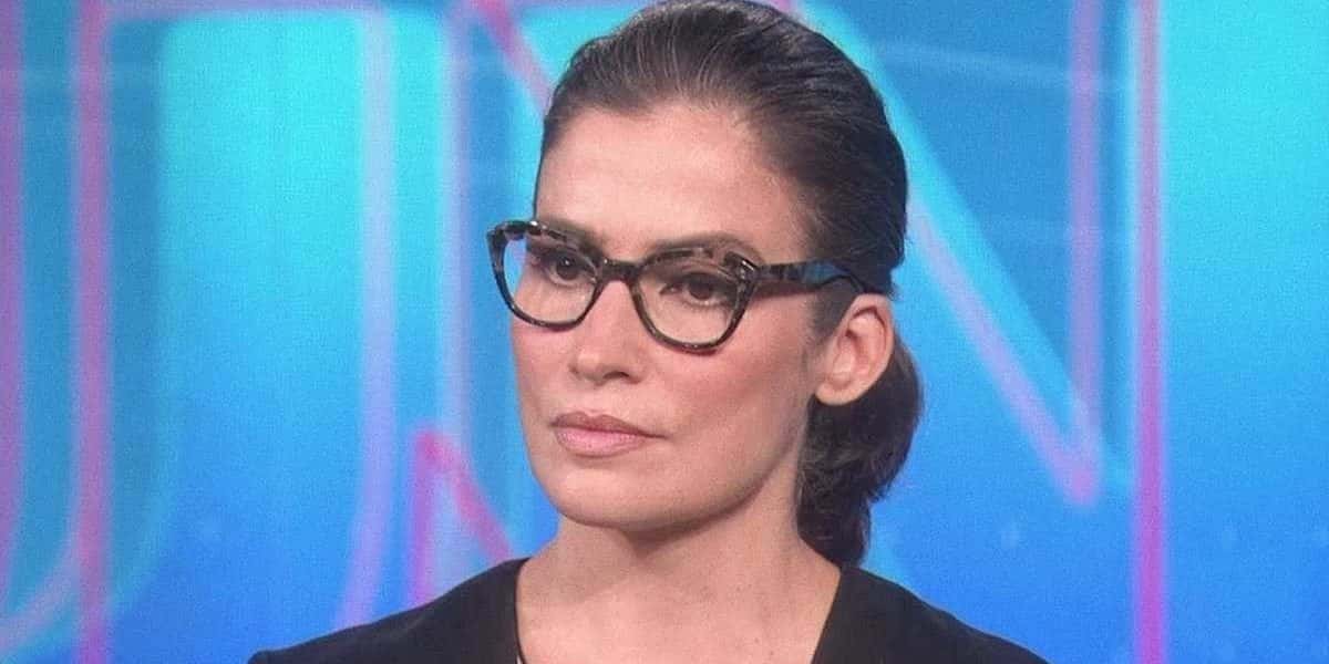 Renata Vasconcellos no "Jornal Nacional" (Foto: Reprodução/TV Globo)