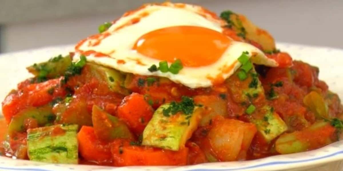 Ana Maria Braga prepara shakshuka no Mais Você de hoje (Foto: Reprodução)