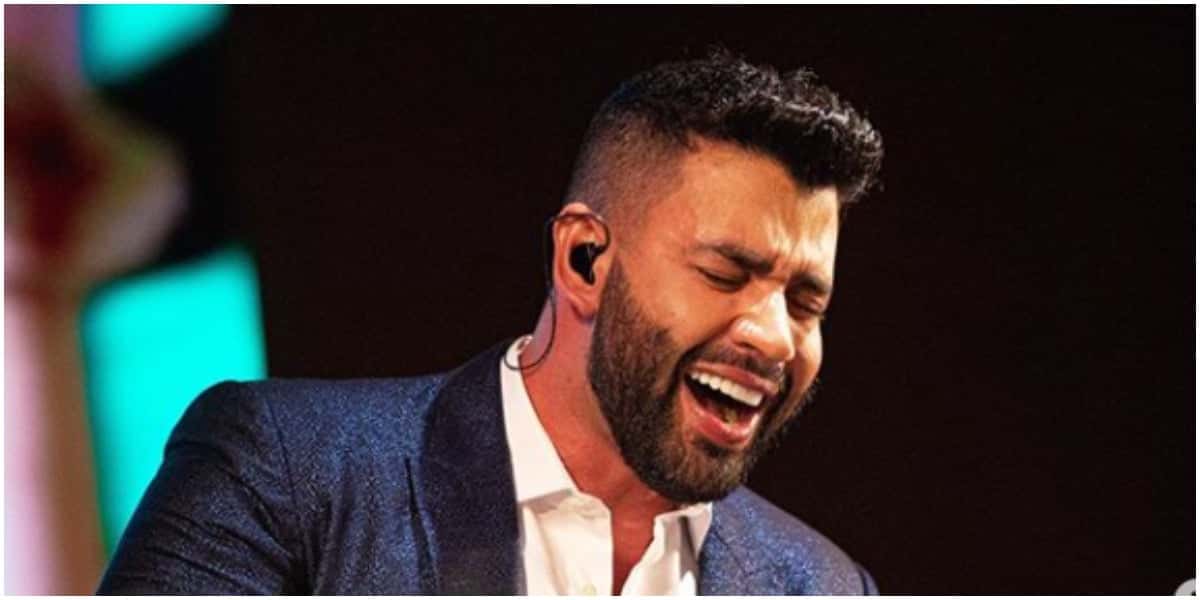 Gusttavo Lima surgiu em vídeo arrodeado por bailarinos (Foto: Reprodução)