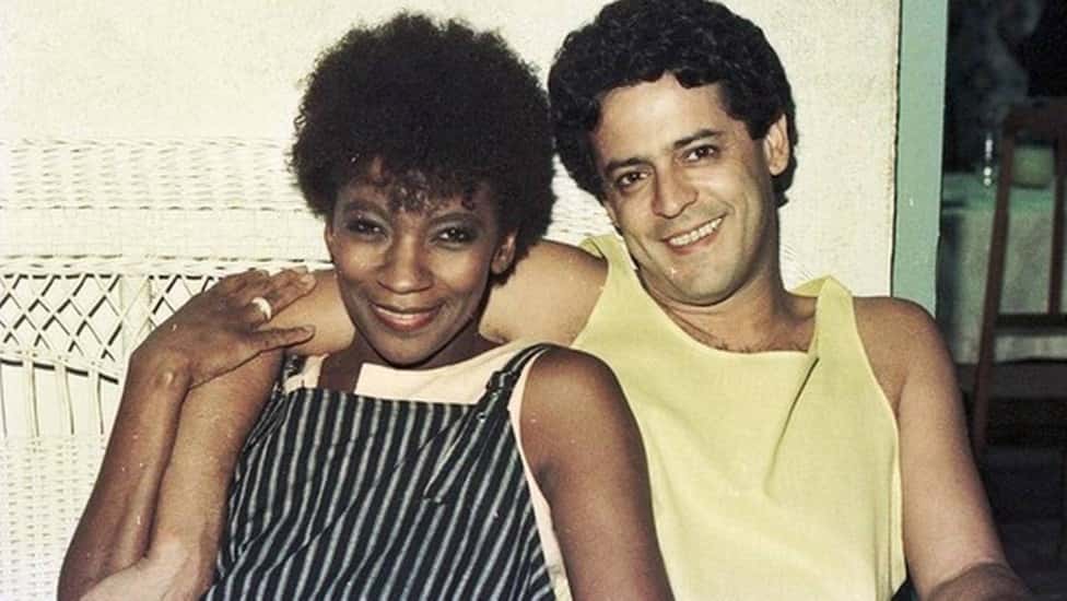 A atriz Zezé Motta com Marcos Paulo - Foto: Reprodução