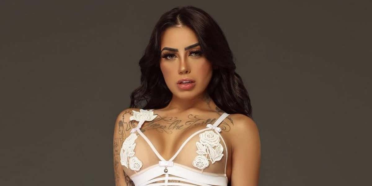 Mirella vem ousando cada vez mais no Instagram (Foto: Reprodução)