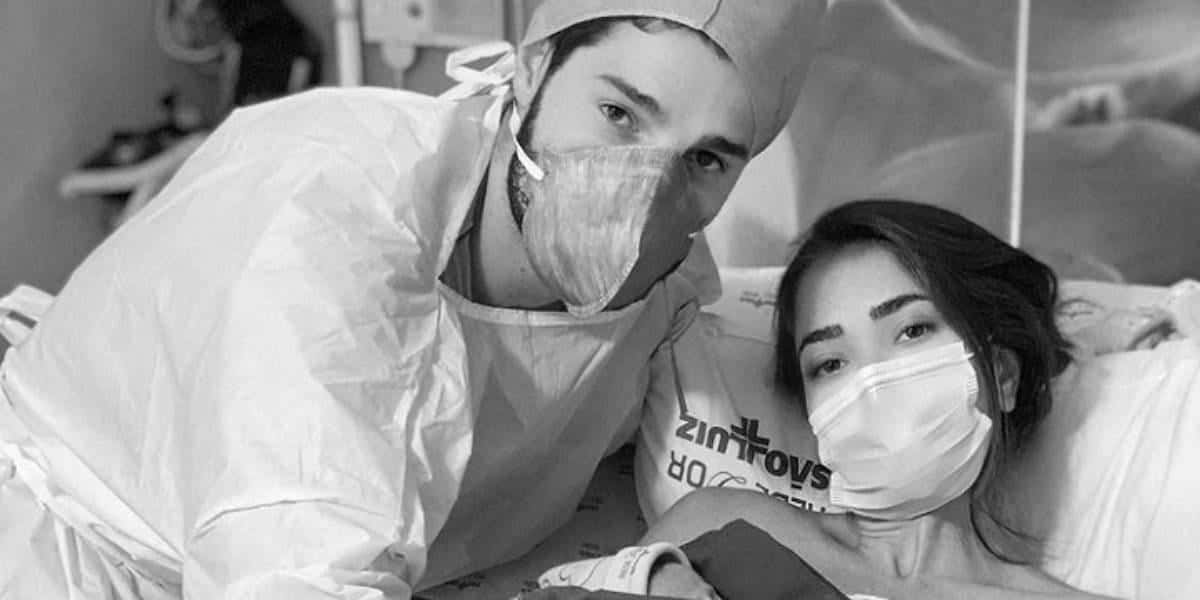 Romana Novais, esposa de Alok, mostra momentos com a filha, Raika, na UTI (Foto: Instagram)