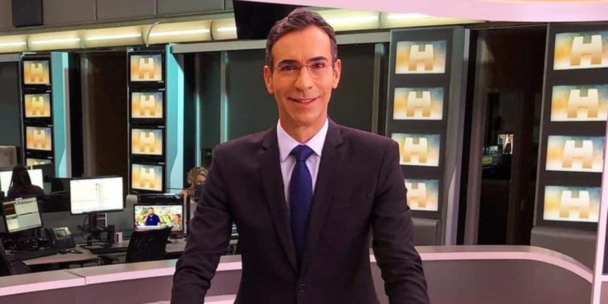 César Tralli no comando do "Jornal Hoje", da TV Globo (Foto: Reprodução/Instagram)