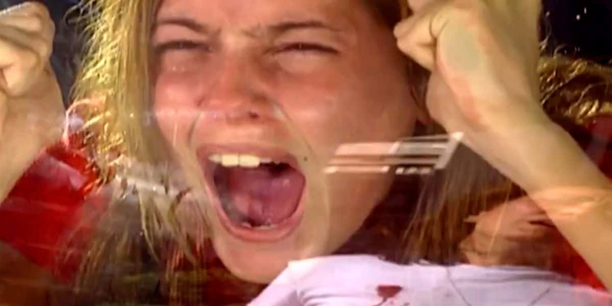 Íris presencia a morte de sua mãe em Laços de Família (Foto: Reprodução/Globo)