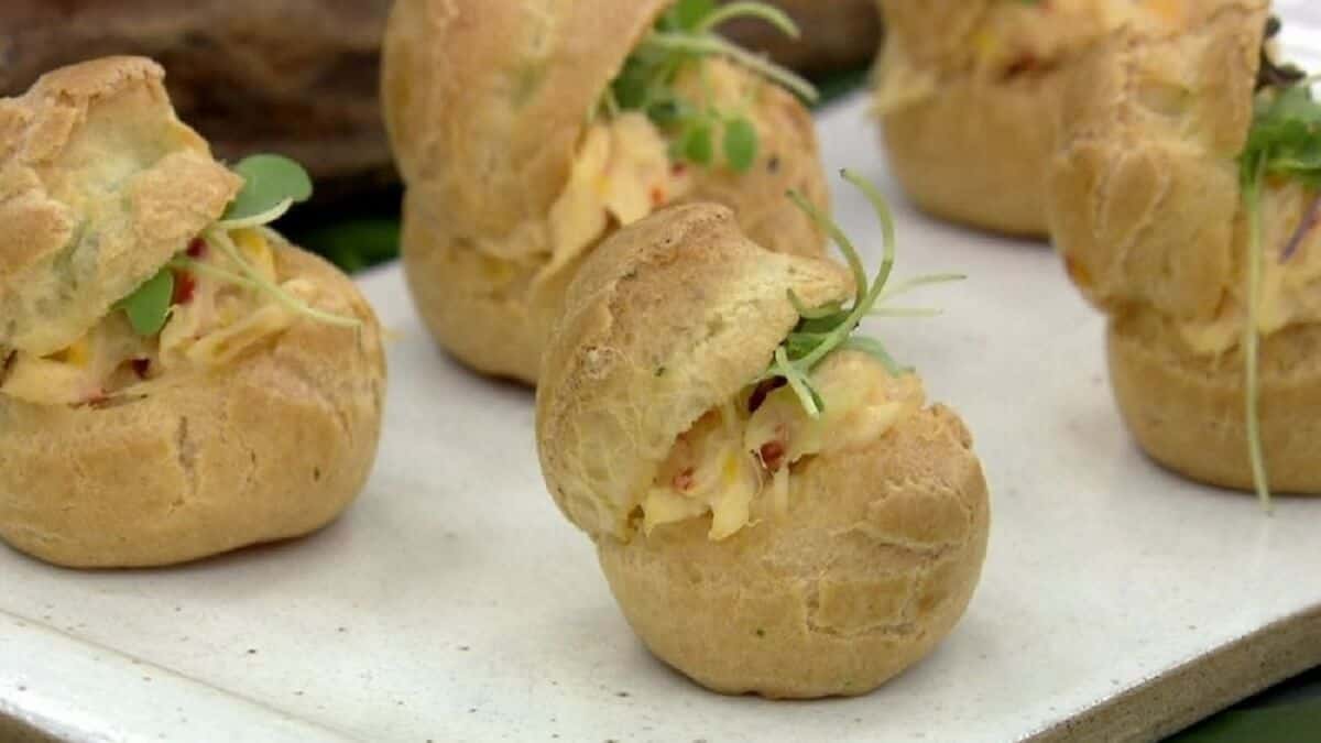 Profiteroles de bacalhau ensinado por Ana Maria Braga no Mais Você (Foto: Reprodução)