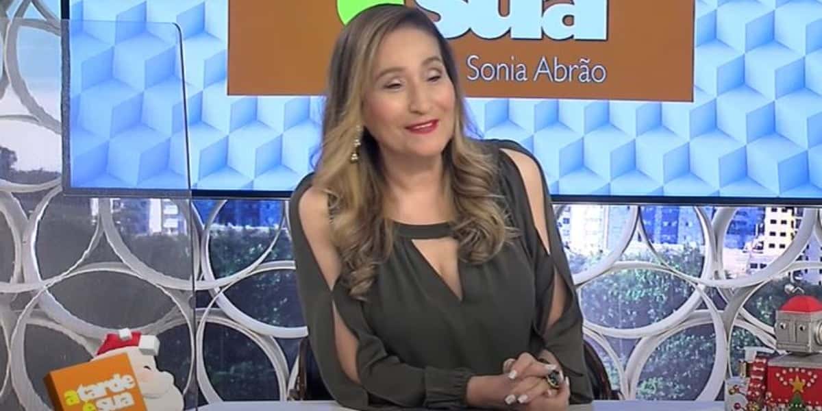 Sonia Abrão no "A Tarde é Sua" (Foto: Reprodução/RedeTV!)