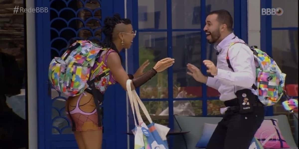Karol Conká e Gilberto se conhecendo na estreia do "BBB 21", que brilhou em audiência (Foto: Reprodução / TV Globo)