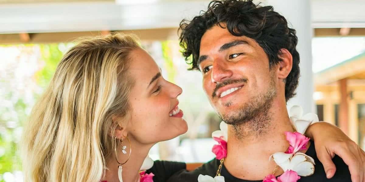 Gabriel Medina e Yasmin Brunet teriam se casado em segredo no Havaí em cerimônia local e descartam boatos de rompimento. (Foto: Reprodução/ Alex Postigo)