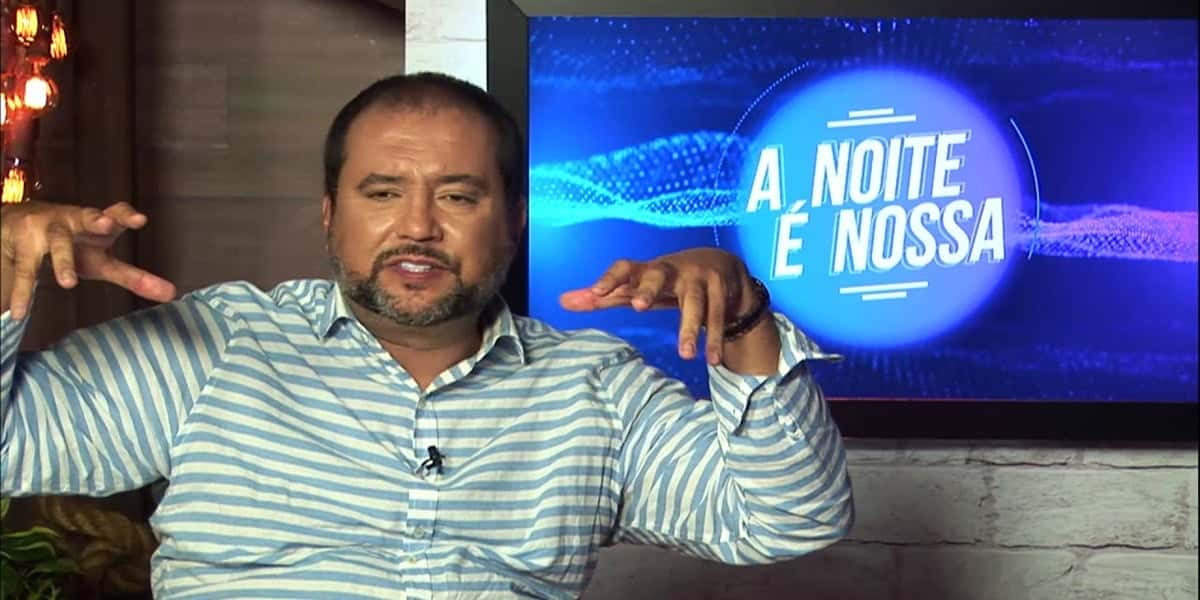 Geraldo Luís comanda atualmente o programa "A Noite É Nossa" e tem disputado audiência com Ratinho (Foto: Reprodução)