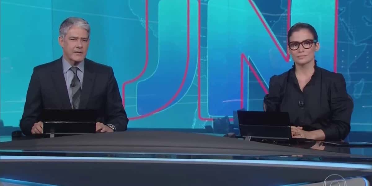 William Bonner e Renata Vasconcellos terminaram Jornal Nacional em clima de luto (Foto: Reprodução)