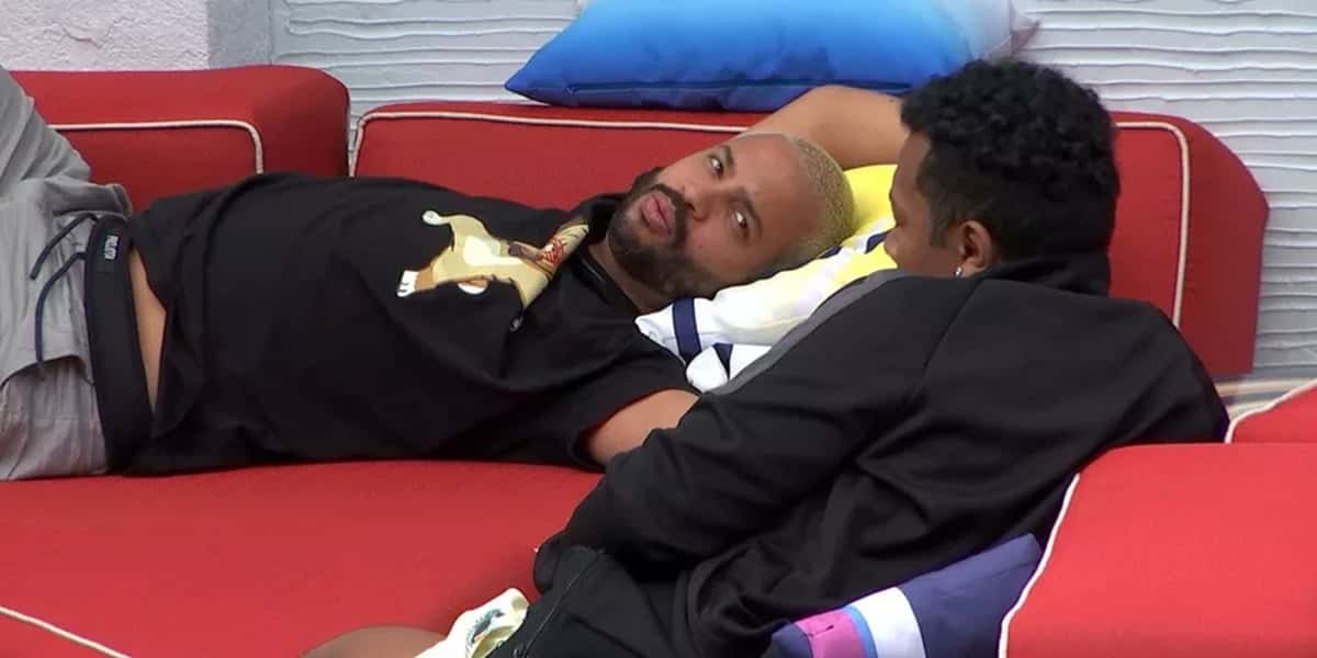 Projota em conversa com Nego Di (Foto: Reprodução)