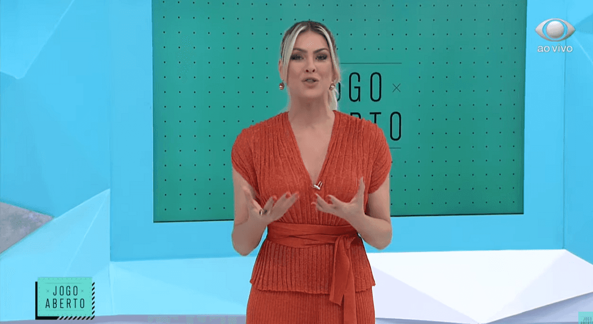 Renata Fan surgiu irada com o desempenho do seu time nas redes sociais (Foto: Reprodução/ Band)