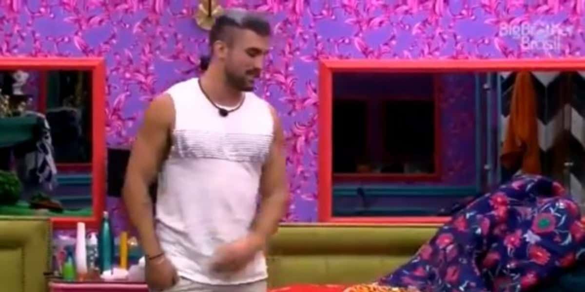 Arthur se descontrolou no "BBB21" (Foto: Reprodução/TV Globo)