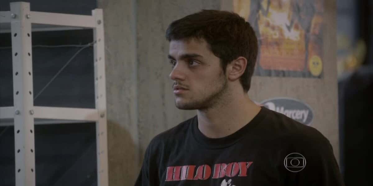 Cobra causa confusão em Malhação (Foto: Reprodução/Globo)
