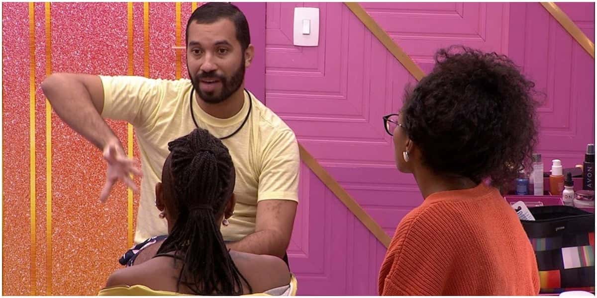 Gilberto em conversa com Karol e Lumena - Foto: Reprodução