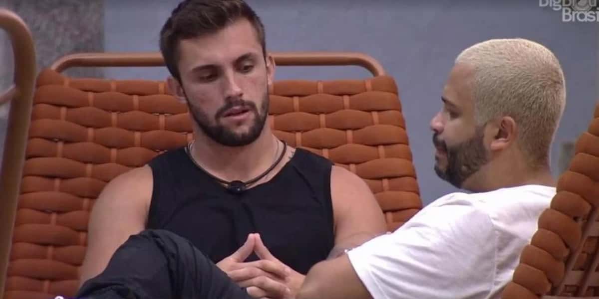 Arthur em papo com Projota (Foto: Reprodução)