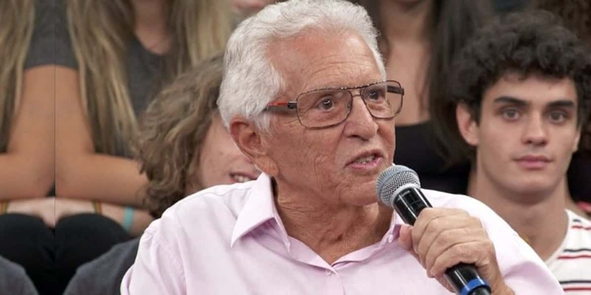 O apresentador Carlos Alberto de Nóbrega revelou que perdeu uma filha há alguns anos, mas somente agora trouxe a notícia ao público (Foto: Reprodução)