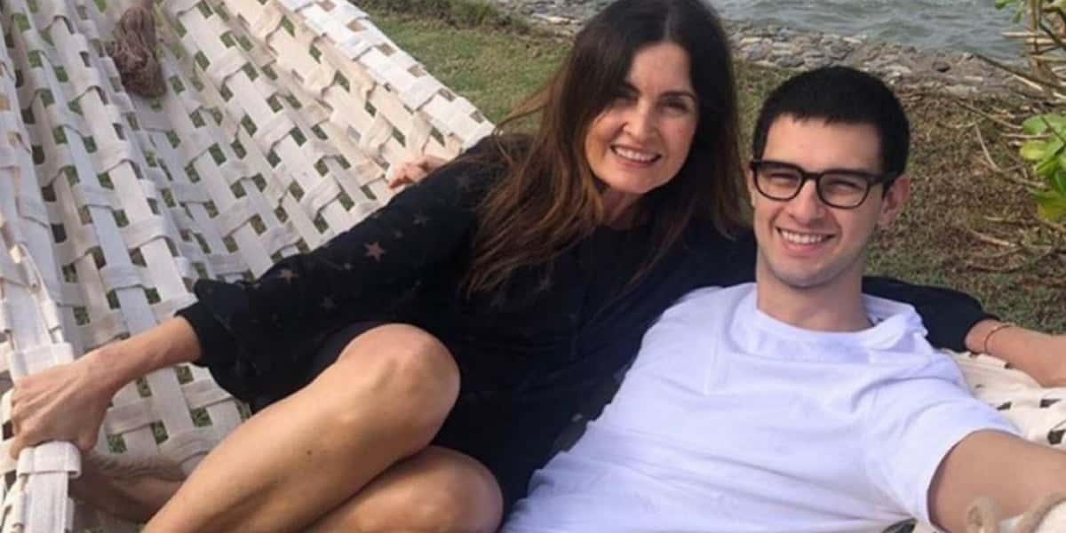 Fátima Bernardes e o filho, Vinícius Bonemer, que mora em Paris, na França (Foto: Reprodução/Instagram)