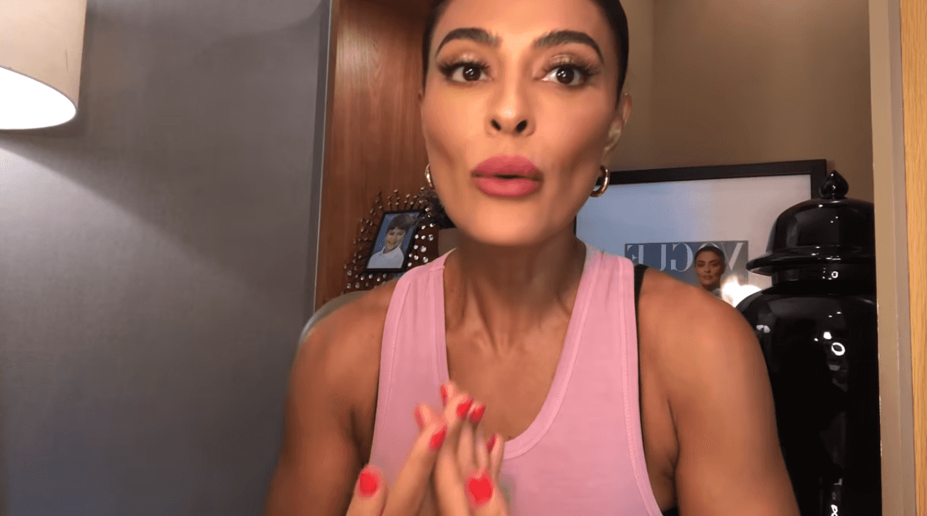 Juliana Paes durante uma entrevista com Thaís Fersoza (Foto: Reprodução)