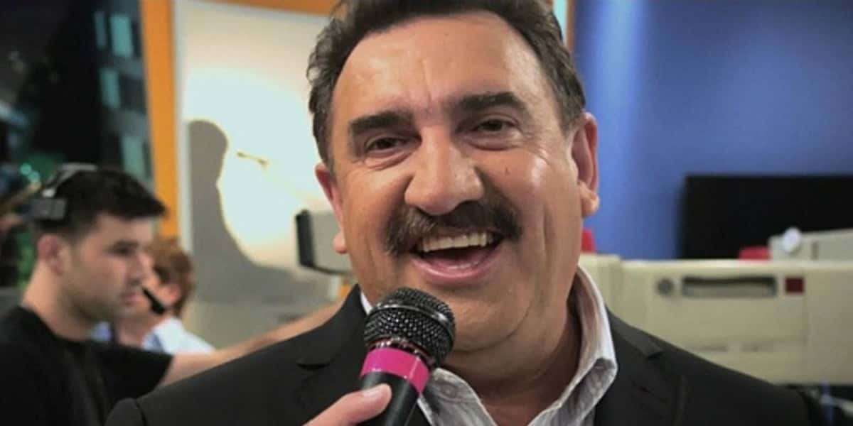 Ratinho teve seu programa prolongado na grade e disputou com Luiz Bacci na Record, ficando praticamente empatado (Foto: Reprodução / SBT)