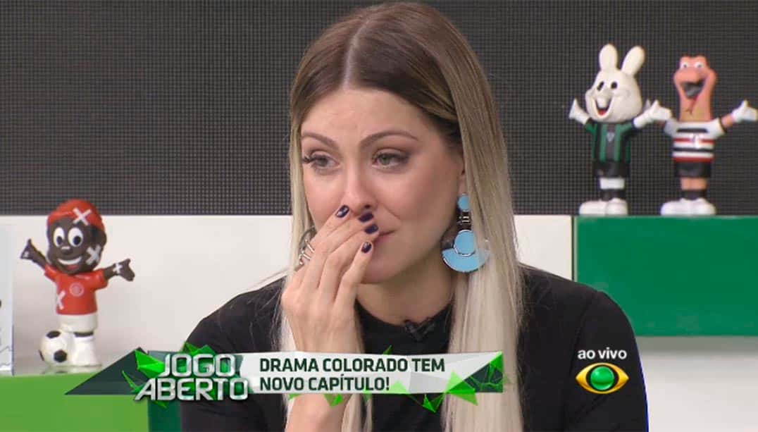 Renata Fan se emocionou no comando do Jogo Aberto (Foto: Reprodução)