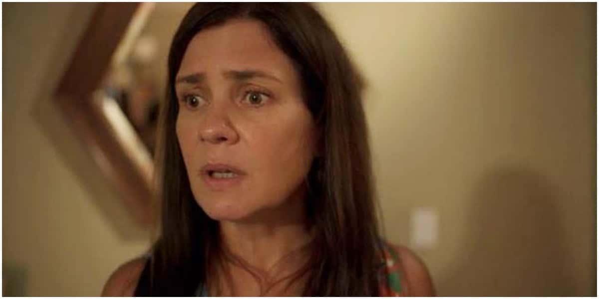 Thelma virá com novas armações na novela Amor de Mãe - (Foto: Reprodução)