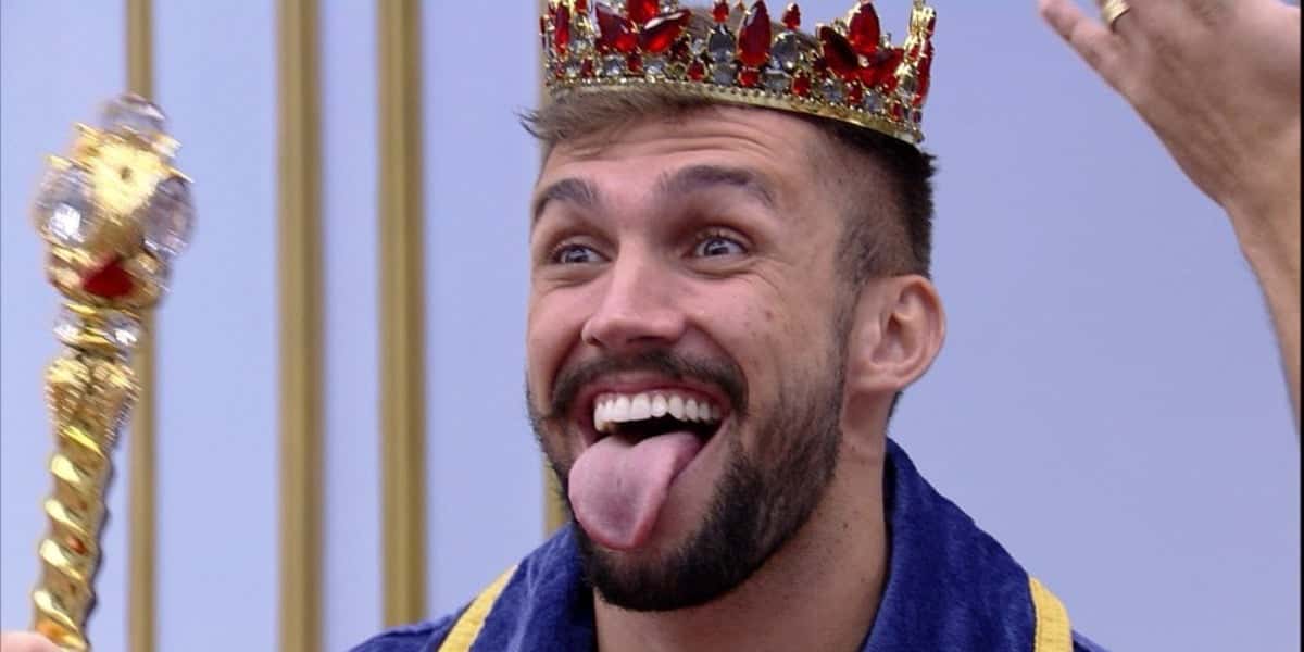 Arthur é o novo líder do BBB21 (Foto: Reprodução)