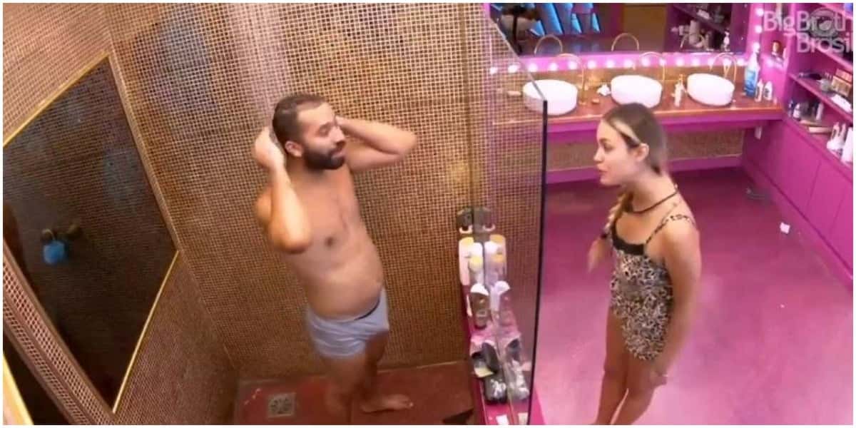 Gil confesssou para Sarah que esta apaixonado e quer engatar um relacionamneto com ex-brother (Foto:Reprodução)