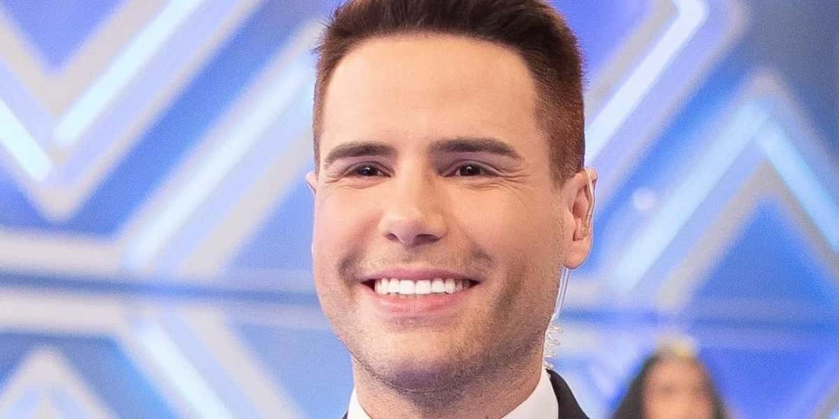 Luiz Bacci apresenta o "Cidade Alerta" na Record (Foto: Reprodução/Instagram)