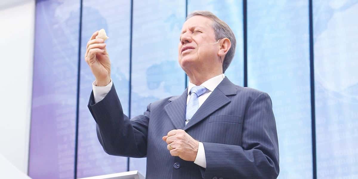 R.R Soares também não demontrou interesse em renovar seu contrato de R$ 15 milhões com a Band (Foto: Reprodução)