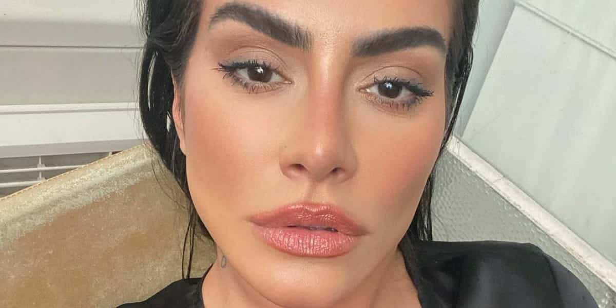 Cleo Pires surgiu em pose ousada em clique no Instagram (Foto: Reprodução)