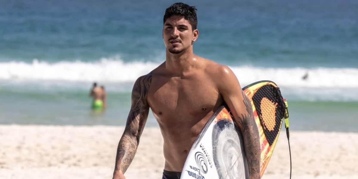 Gabriel Medina separou há menos de um mês de Yasmin Brunet e já foi visto com outra na noite (Foto: Reprodução)