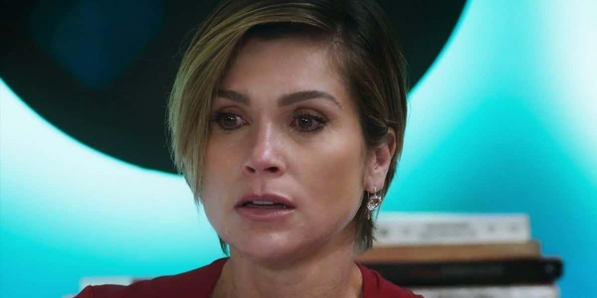 Helena tem o seu passado revelado em Salve-se Quem Puder (Foto: Reprodução/Globo)