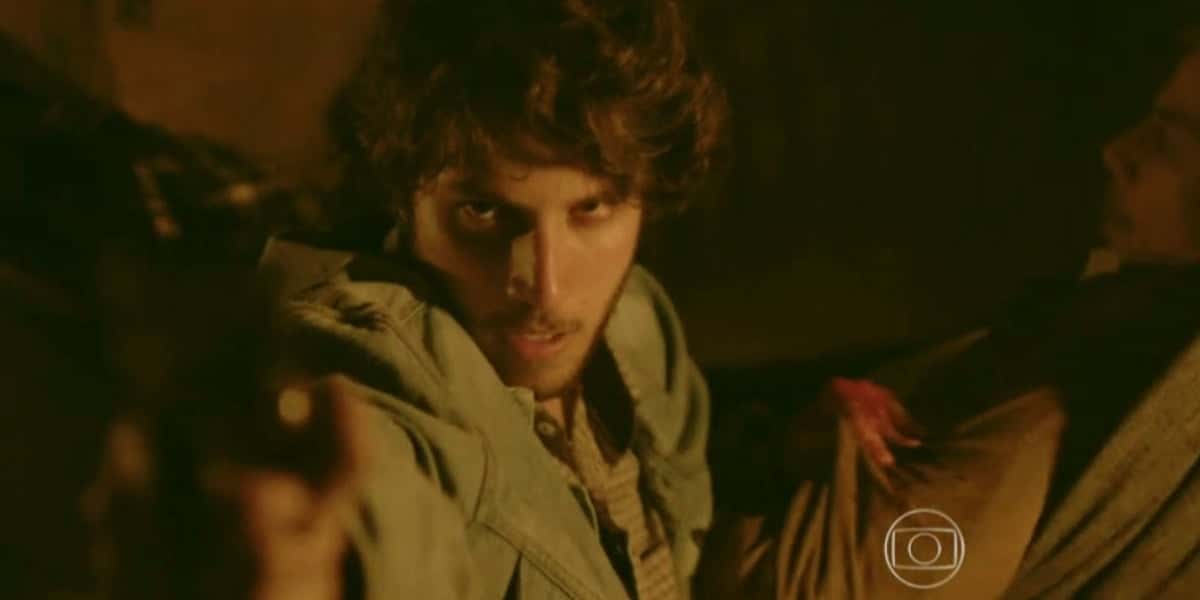 José ficará em alerta para não perder fortuna em Império (Foto: Reprodução/Globo)