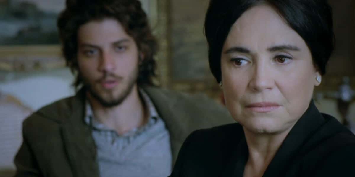 Maria Joaquina (Regina Duarte) descobre morte e fica abalada em Império (Foto: Reprodução/Globo)