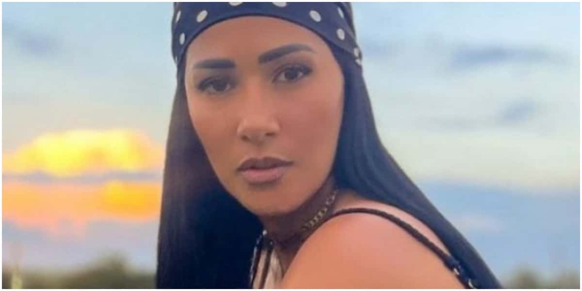 Simaria deu o que falar ao surgir com vestido bem decotado (Foto: Reprodução)