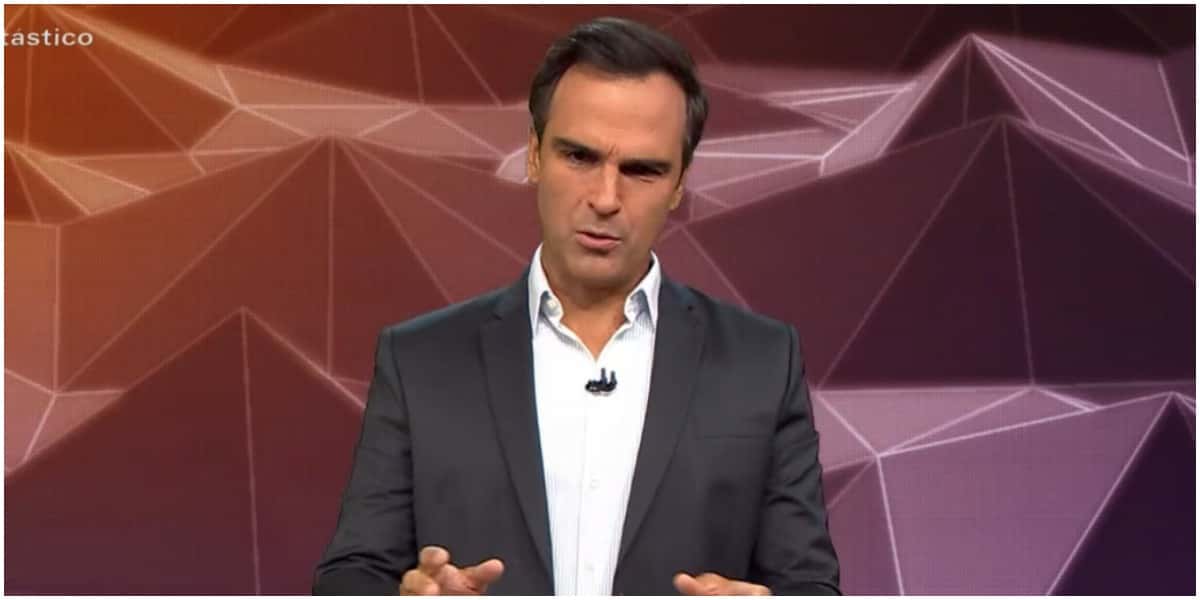 Tadeu Schmidt abriu Fantástico às pressas na Globo - Foto: Reprodução/Globoplay