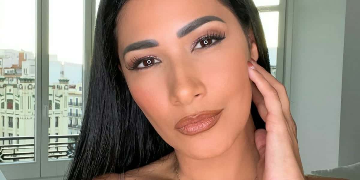 Simaria quase mostrou demais em vídeo enlouquecedor (Foto: Reprodução)