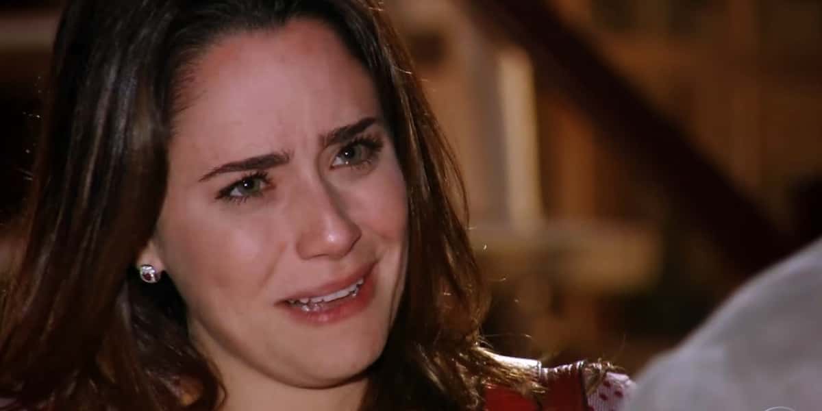 Ana fica péssima ao ser rejeitada em A Vida da Gente (Foto: Reprodução/Globo)