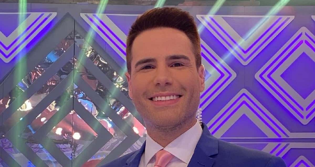 Luiz Bacci substituindo Geraldo Luís no "A Noite é Nossa" (Reprodução: Record)