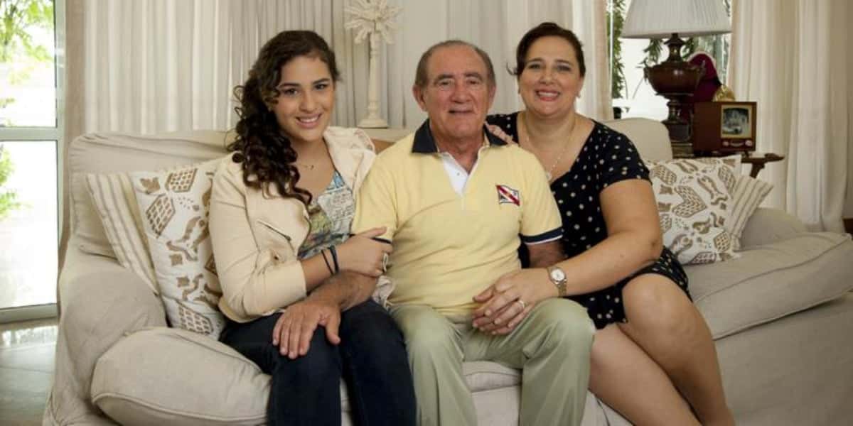 Renato Aragão na mansão onde mora com a esposa, Lilian, e a filha, Lívian (Foto: Reprodução/Selmy Yassuda)
