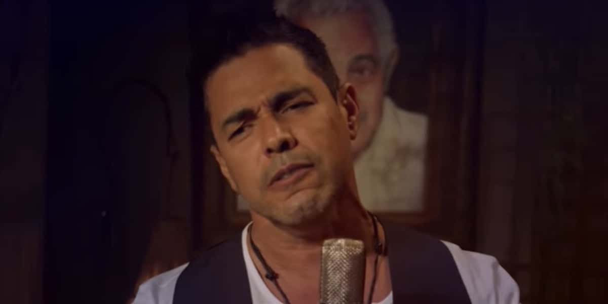 Zezé Di Camargo apareceu em vídeo cômico nas redes sociais e acabou sendo ridicularizado (Foto: Reprodução)
