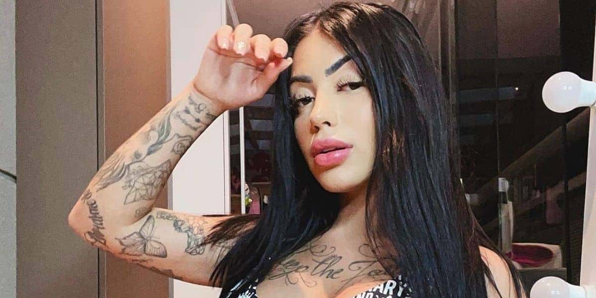 MC Mirella mostrou demais em clique no Iate (Foto: Reprodução)