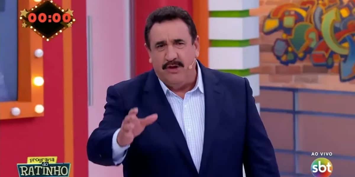 Ratinho expôs integrante de seu programa ao vivo no SBT (Foto: Reprodução)