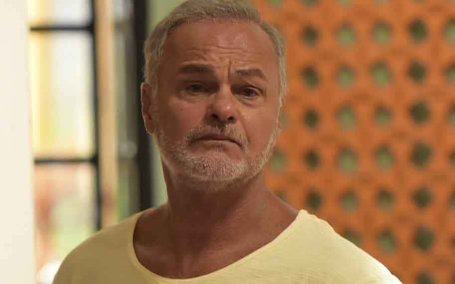 Kadu Moliterno está sem emprego na TV (Foto: Reprodução/Record)