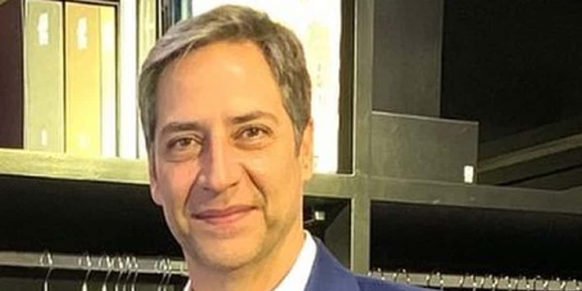 Luís Ernesto Lacombe vai aos prantos em vídeo com pior notícia (Foto: Reprodução/Instagram)