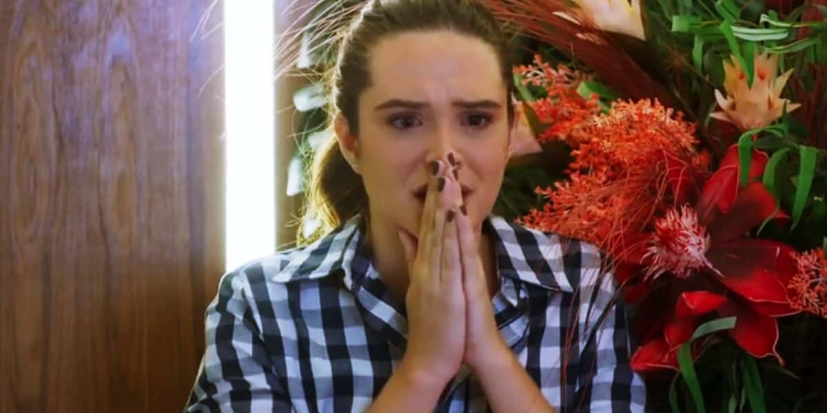 Luna não consegue se conter diante de Helena em Salve-se Quem Puder (Foto: Reprodução/Globo)